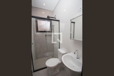 Banheiro de casa de condomínio para alugar com 1 quarto, 25m² em Jardim Monjolo, São Paulo