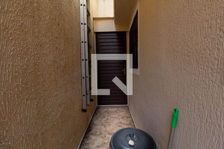 Corredor externo de casa à venda com 3 quartos, 177m² em Penha de França, São Paulo