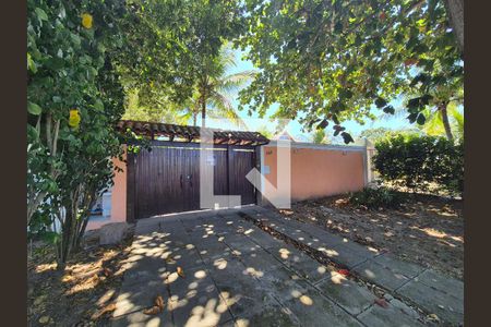 Fachada de casa à venda com 3 quartos, 470m² em Barra da Tijuca, Rio de Janeiro