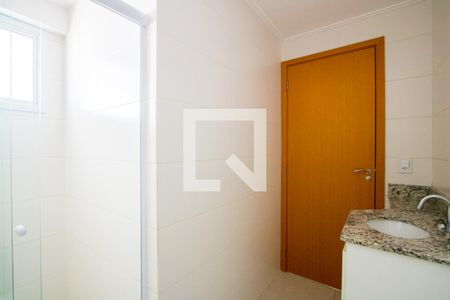 Banheiro social de apartamento à venda com 3 quartos, 97m² em Vila Scarpelli, Santo André