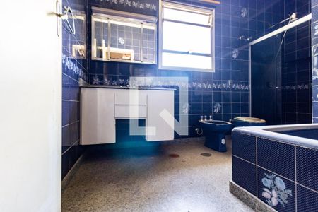 Banheiro de casa à venda com 4 quartos, 500m² em Lapa, São Paulo