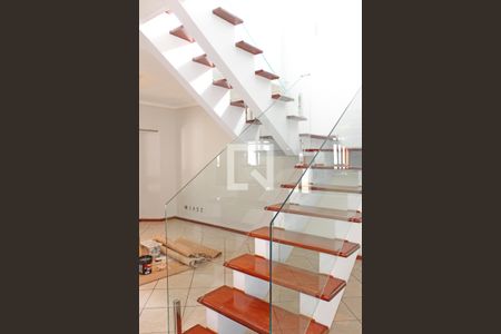 Escada de casa de condomínio para alugar com 3 quartos, 180m² em Residencial Terras de Sao Francisco, Vinhedo