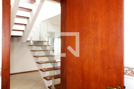 Escada de casa de condomínio para alugar com 3 quartos, 180m² em Residencial Terras de Sao Francisco, Vinhedo