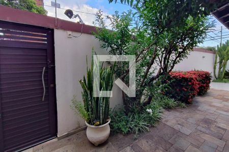 Fachada de casa à venda com 3 quartos, 238m² em Guarani, Campinas