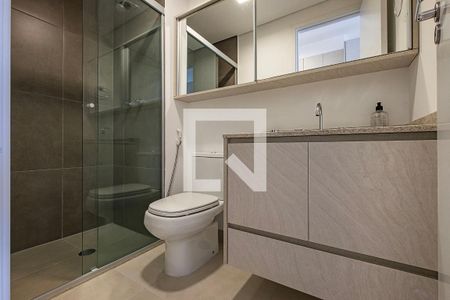 Banheiro de kitnet/studio para alugar com 1 quarto, 30m² em Pinheiros, São Paulo