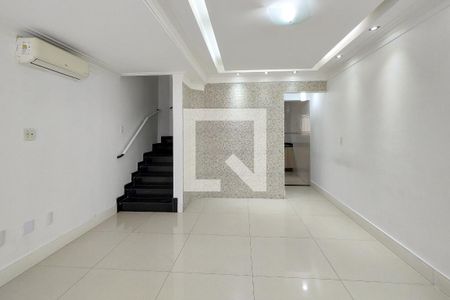 Sala de casa de condomínio para alugar com 4 quartos, 130m² em Canto do Forte, Praia Grande