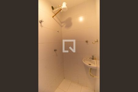 Banheiro de serviço de apartamento à venda com 3 quartos, 110m² em Itaipu, Niterói