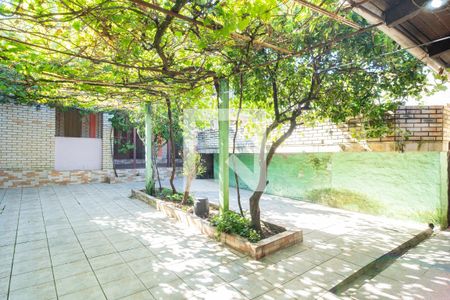 Quintal de casa à venda com 4 quartos, 320m² em Vila Nova, Porto Alegre