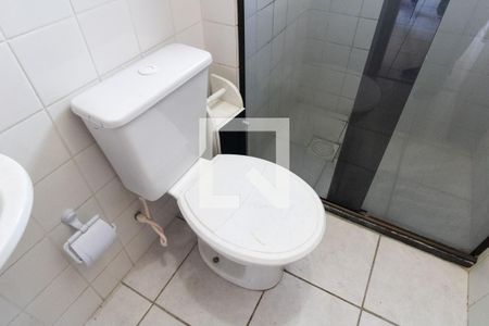 Banheiro de apartamento para alugar com 2 quartos, 51m² em Paciência, Rio de Janeiro