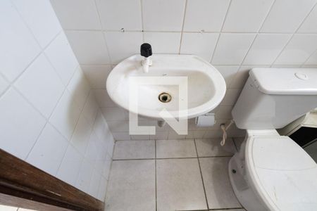 Banheiro de apartamento para alugar com 2 quartos, 51m² em Paciência, Rio de Janeiro