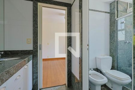 Banheiro da Suíte 2 de apartamento à venda com 4 quartos, 274m² em Belvedere, Belo Horizonte