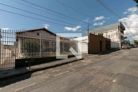 Fachada de casa à venda com 3 quartos, 280m² em Planalto, Belo Horizonte