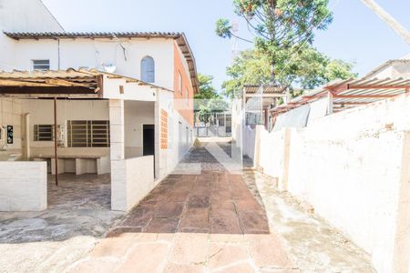 Quintal de casa à venda com 3 quartos, 200m² em São José, Porto Alegre