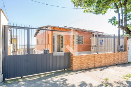 Fachada de casa à venda com 3 quartos, 200m² em São José, Porto Alegre