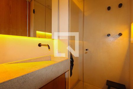 Banheiro de kitnet/studio para alugar com 1 quarto, 33m² em Vila Nova Conceição, São Paulo