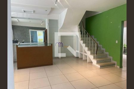 Casa à venda com 3 quartos, 200m² em Vila Gertrudes, São Paulo