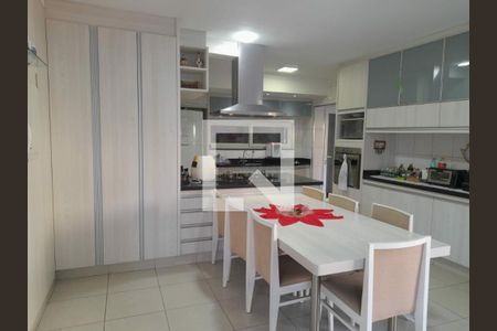 Casa à venda com 4 quartos, 316m² em Vila Morse, São Paulo