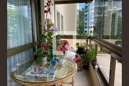 Apartamento à venda com 3 quartos, 160m² em Vila Suzana, São Paulo