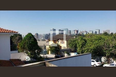 Casa à venda com 4 quartos, 375m² em Vila Tramontano, São Paulo