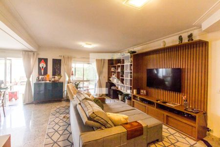 Sala de TV de casa de condomínio à venda com 3 quartos, 236m² em Tamboré, Santana de Parnaíba