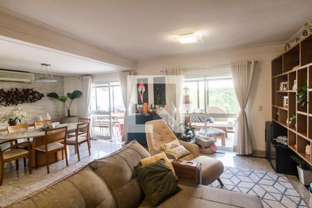 Sala de TV de casa de condomínio à venda com 3 quartos, 236m² em Tamboré, Santana de Parnaíba