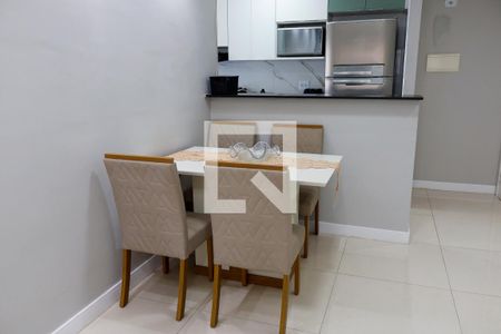 Sala de apartamento para alugar com 2 quartos, 55m² em Quitaúna, Osasco