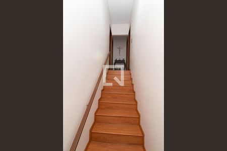 Escada de casa à venda com 3 quartos, 141m² em Vila Nhocuné, São Paulo