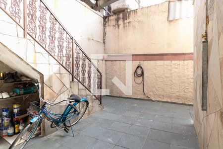 Quintal de casa à venda com 3 quartos, 141m² em Vila Nhocuné, São Paulo