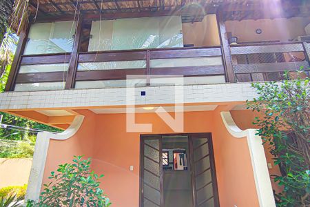 fachada de casa de condomínio para alugar com 4 quartos, 120m² em Jardim Sulacap, Rio de Janeiro