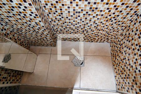 banheiro social 2 de casa de condomínio para alugar com 4 quartos, 120m² em Jardim Sulacap, Rio de Janeiro