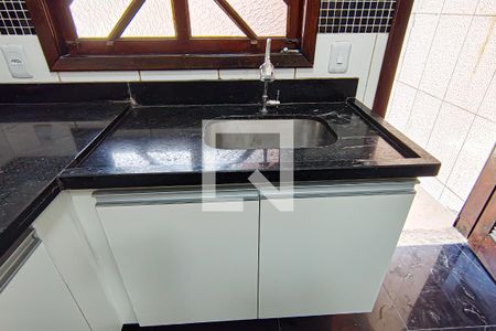 cozinha de casa de condomínio para alugar com 4 quartos, 120m² em Jardim Sulacap, Rio de Janeiro