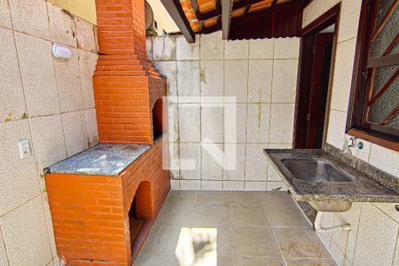 area de serviço - churrasqueira de casa de condomínio para alugar com 4 quartos, 120m² em Jardim Sulacap, Rio de Janeiro