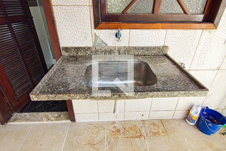 area de serviço - churrasqueira de casa de condomínio para alugar com 4 quartos, 120m² em Jardim Sulacap, Rio de Janeiro