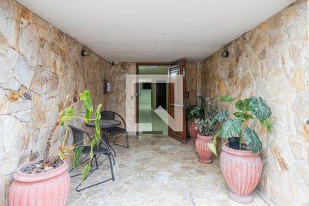 Entrada de apartamento à venda com 2 quartos, 71m² em Cristal, Porto Alegre