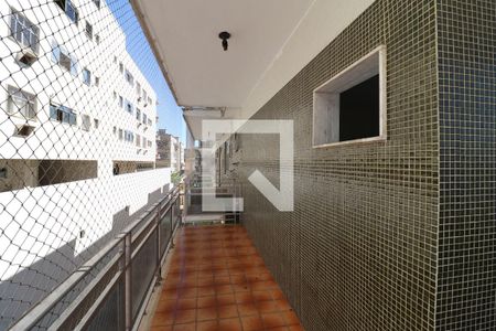 Varanda Sala/Quarto de apartamento para alugar com 3 quartos, 111m² em Jardim Guanabara, Rio de Janeiro