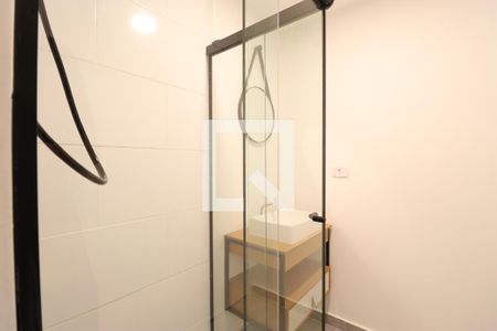 Banheiro de kitnet/studio à venda com 1 quarto, 37m² em Pompeia, São Paulo