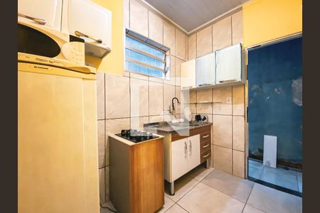 Banheiro de kitnet/studio para alugar com 1 quarto, 19m² em Vila Universitaria, São Paulo