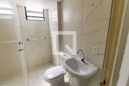 Banheiro de apartamento para alugar com 2 quartos, 45m² em Conjunto Promorar Raposo Tavares, São Paulo