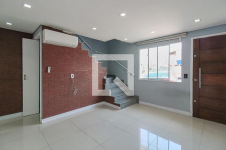 Sala de casa de condomínio para alugar com 2 quartos, 78m² em Vila Emilio, Mauá