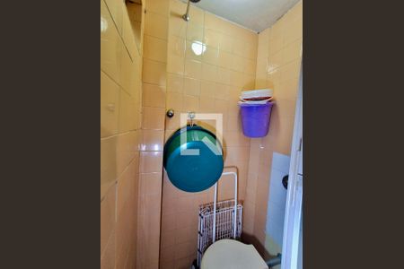 Banheiro serviço de apartamento à venda com 3 quartos, 124m² em Leme, Rio de Janeiro