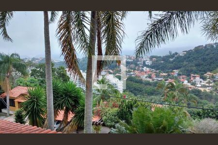 Casa à venda com 4 quartos, 550m² em Camboinhas, Niterói