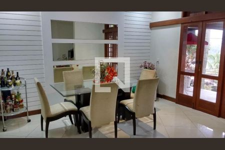 Casa à venda com 4 quartos, 550m² em Camboinhas, Niterói