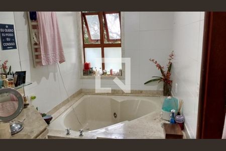 Casa à venda com 4 quartos, 550m² em Camboinhas, Niterói