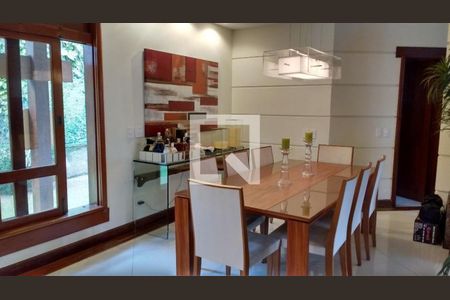 Casa à venda com 4 quartos, 550m² em Camboinhas, Niterói