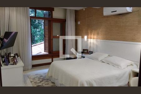 Casa à venda com 4 quartos, 550m² em Camboinhas, Niterói