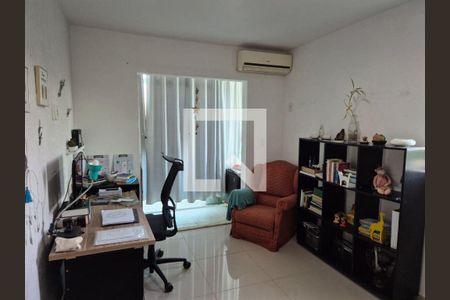 Casa à venda com 3 quartos, 300m² em Piratininga, Niterói