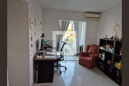 Casa à venda com 3 quartos, 300m² em Piratininga, Niterói