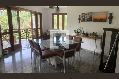 Casa à venda com 4 quartos, 250m² em Pendotiba, Niterói