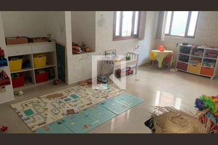 Casa à venda com 4 quartos, 250m² em Pendotiba, Niterói