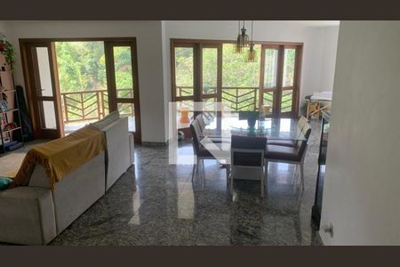 Casa à venda com 4 quartos, 250m² em Pendotiba, Niterói